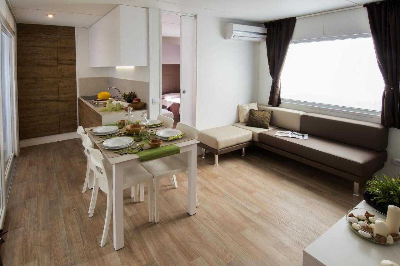 Casa Mobile Gustocamp A Caorle Hotel Bagian luar foto