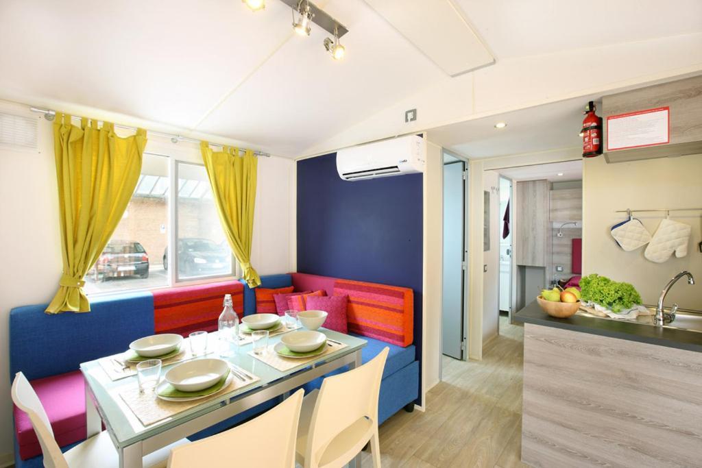 Casa Mobile Gustocamp A Caorle Hotel Bagian luar foto
